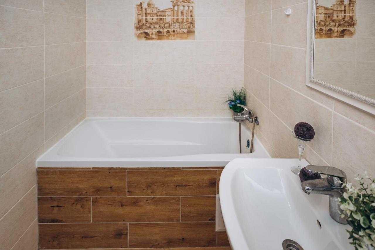 סומי Luxe Apart-Hotel Near Lavina New Building 1 Floor מראה חיצוני תמונה